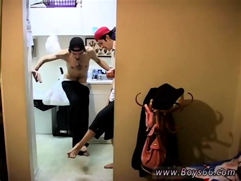 Gay Black Men Naked Peeing Ian Dustin Desperate To Piss