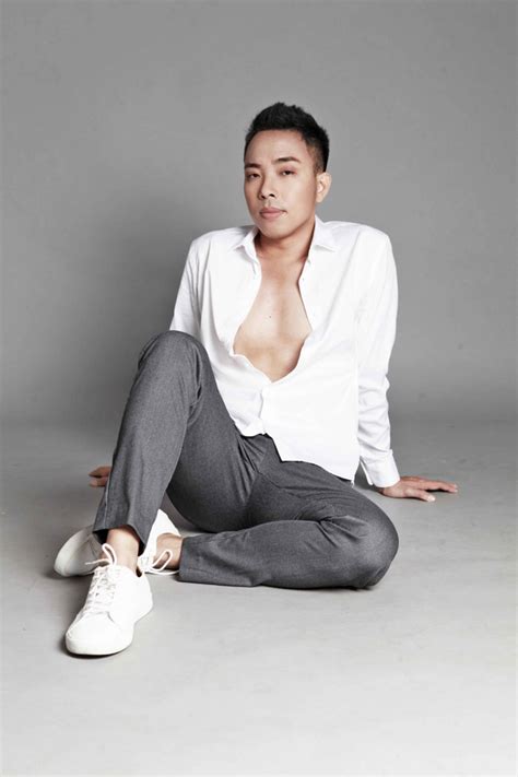 Nguyễn Hồng Thuận nhạc sĩ bản hit của Hương Tràm tung ảnh bán nude