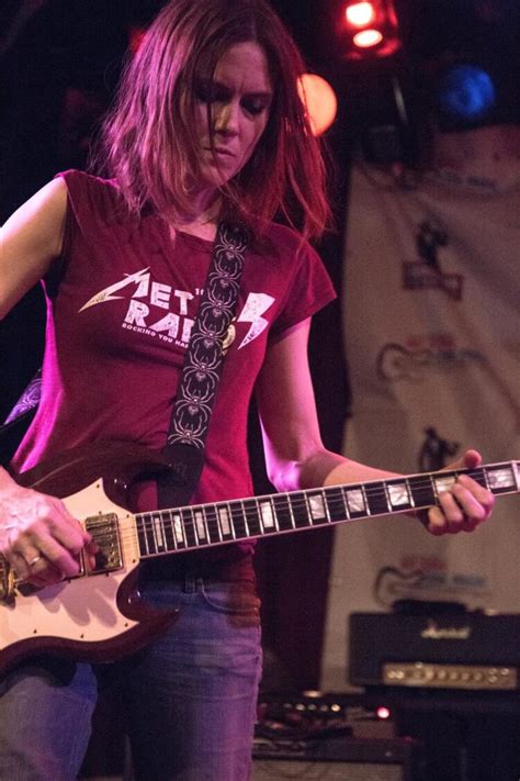 9 Hot Sexy Juliana Hatfield Bikini Pics