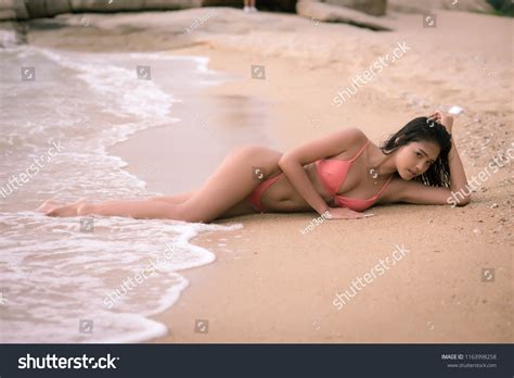 Woman Pink Bikini On Beach Foto Stok Shutterstock