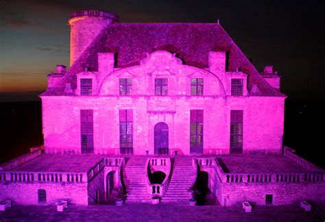 Lot Et Garonne Cancer Du Sein Le Château De Duras En Sillumine En Rose