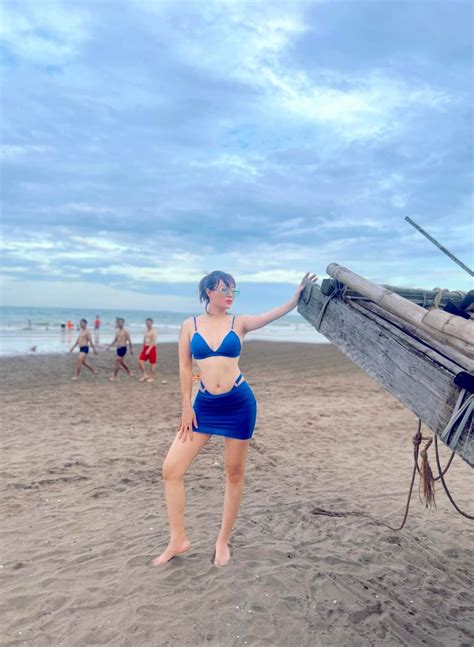 Di N Vi N Thanh H Ng Di N Bikini Khoe Ng Cong R C L A Tr N B I Bi N