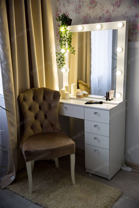 Трюмо с зеркалом в спальню: фото, туалетный столик или трельяж с подсветкой