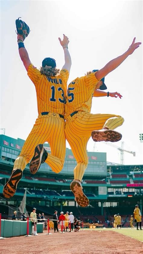 Savannah Bananas Dalton Mauldin And Coach Rac Savannah Chat Hot Baseball Guys Banana Party