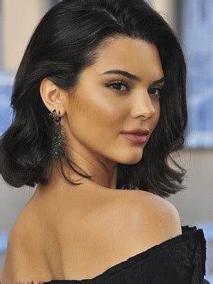 LOTD Arci Muñoz Is Making a Case for an All Nude Makeup Look Preview