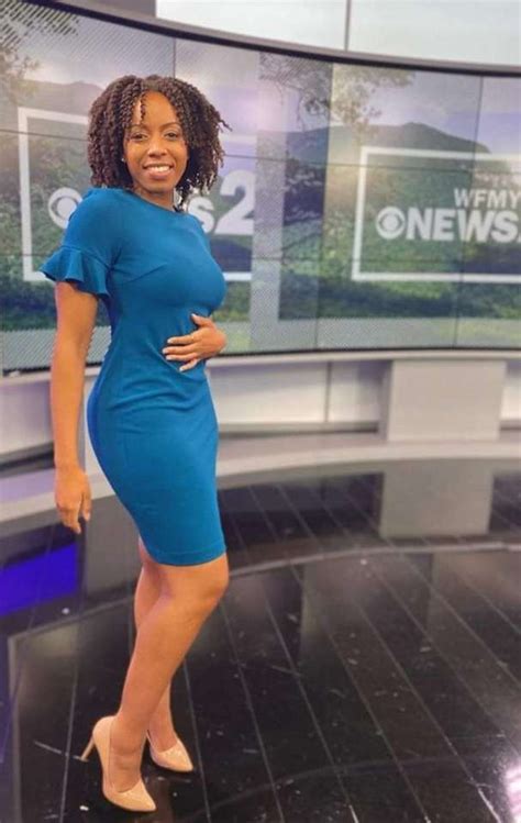 Sch Ner Brunette Im Blau Online Puzzle