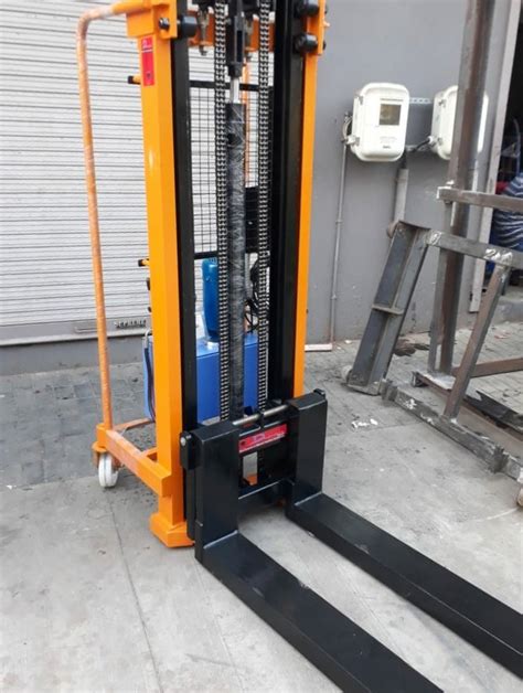 Atharva Electrical Hydraulic Stacker For Goods Lifting Lifting