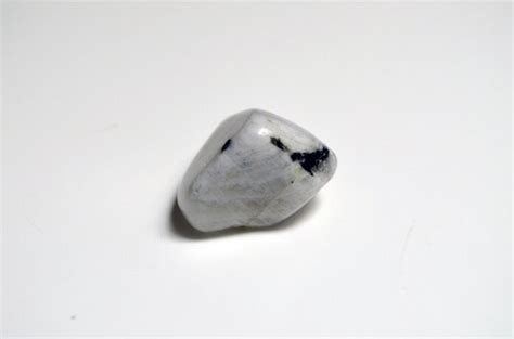 Moonstone Meanings, Properties and Uses - CrystalStones.com