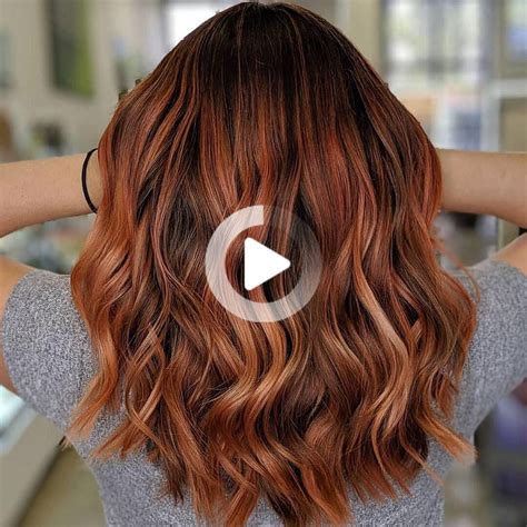 La blonde aux fraises grillées est la couleur de cheveux la plus chaude du printemps Hot hair