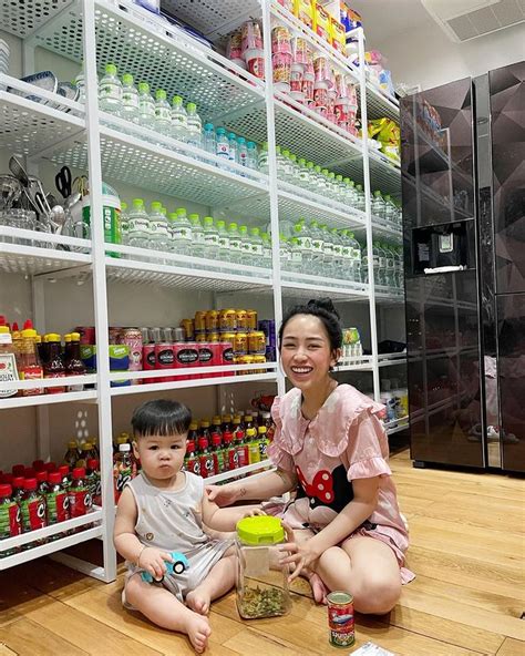 H I Hot Mom Hot Girl Ua Nhau Khoe N T Ch Tr Trong Nh Ng Ng Y S I G N Gi N C Ch Kh Ng