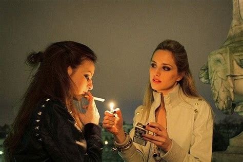 Пин от пользователя ees на доске Курящая Девушка | Курящая девушка