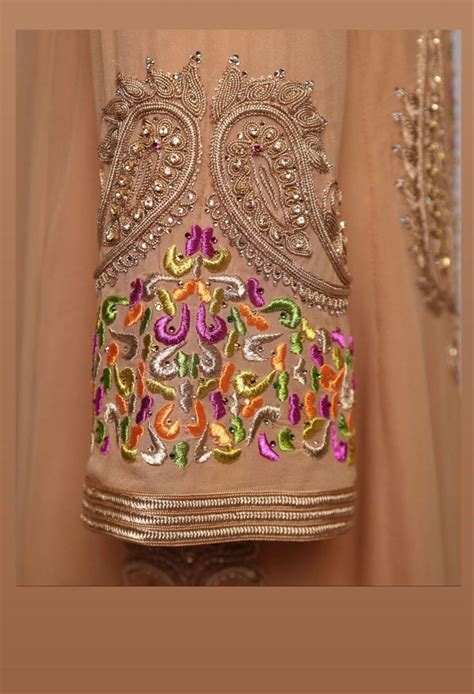 Pin By Mounia Lahlou On Formes De Khiyata Embroidery Designs Fashion