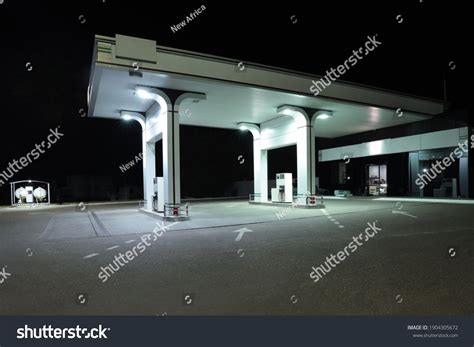 Gas Station Night: Over 17,687 Royalty-Free Licensable Stock Photos ...