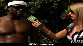 Amateur Chick Takes Money For A Fuck XNXX