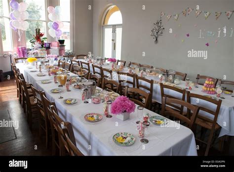 Kids birthday party hi-res stock photography and images - Alamy