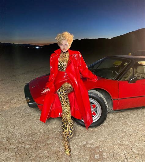 Julia Garner Nude Explicit Collection Photos Video The