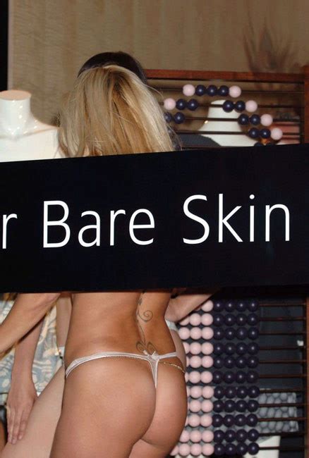 Celebrity Scandal Babe Pamela Anderson Shows Nude Tits In Public Porn Pictures Xxx Photos Sex