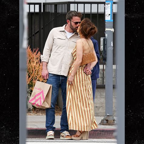 Jennifer Lopez And Ben Affleck Show Off Their Year End Romantic Date