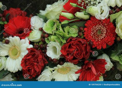 Red and White Wedding Flowers Stock Photo - Image of centerpiece, white ...