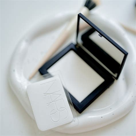 NARS Bare Light Transparent Powder Powder Oil Control Setting Nude Powder Powder Dry Powder New