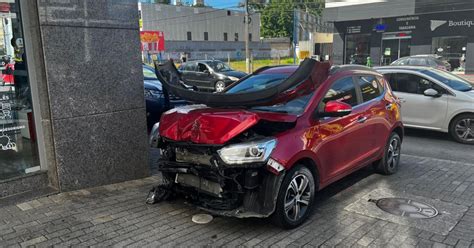 Engavetamento Entre Quatro Carros Causa Lentid O No Tr Nsito Na Rua