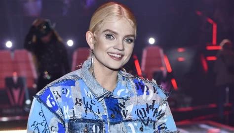 Margaret pokazała niemal nagie ciało Kuse bikini niewiele zasłania Adam i Ewa w raju