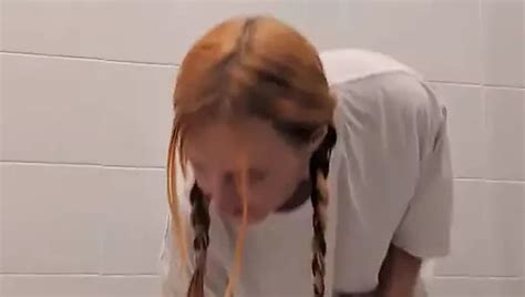 Hei E Youtuberin Dona Angelica Sexy Milf Dekollet Und Nipslip Xhamster