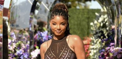 Halle Bailey S Bubblegum Pink Bikini Is Held Together By Delicate Chains I Know All News
