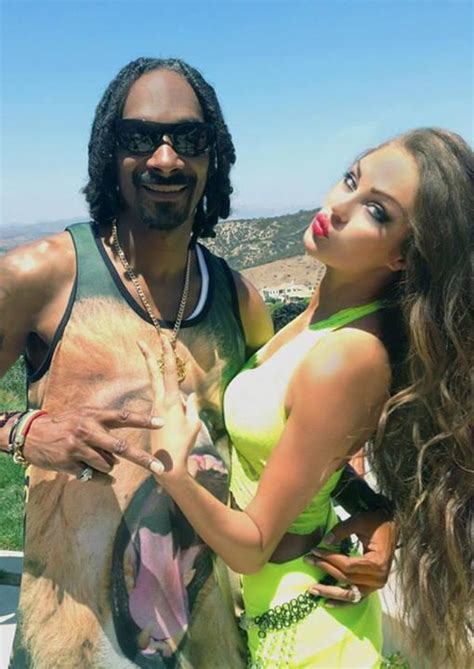 8 Hot Sexy Tala Golzar Bikini Pics