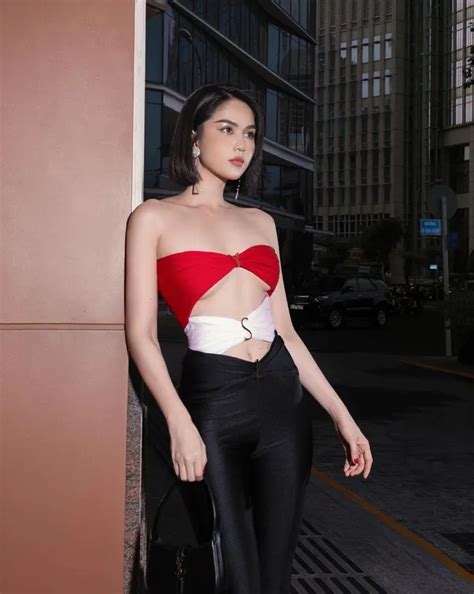 Chiêm ngưỡng 75 ảnh Ngọc Trinh bikini nude nóng bỏng sexy