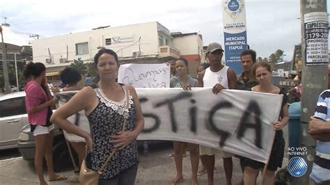 Fam Lia De Adolescente Morta Em Salvador Protesta Em Frente A Delegacia