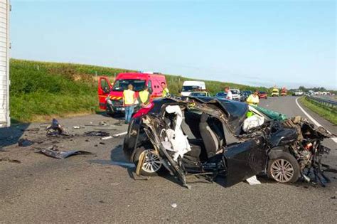 Pyr N Es Atlantiques Impressionnant Accident Entre Un Camion Et Une