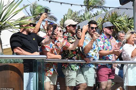 Hundreds Of Greenie Cyclists Ride Around Byron Bay Naked Daily Mail Online