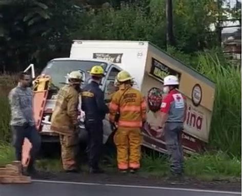 Violento Choque Entre Carro Y Cami N Deja Dos Heridos La Teja