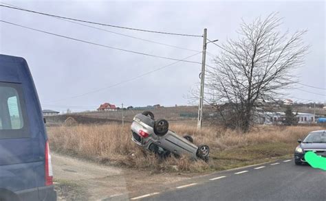 Accident cu victimă la Iaşi Un autoturism s a răsturnat după ce a