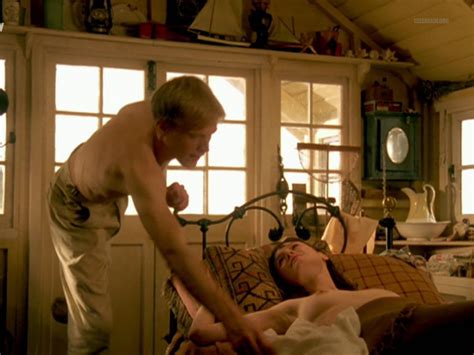 Emily Mortimer nude pics página 4