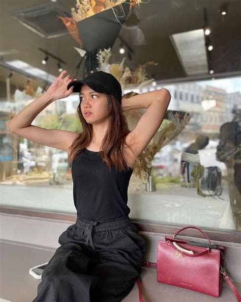 Hot Sexy Yuna Rahim Bikini Pics