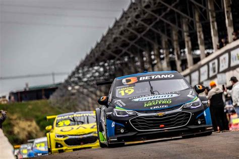 Stock Car O Piloto Paulista Felipe Massa Vence Pela Primeira Vez Na