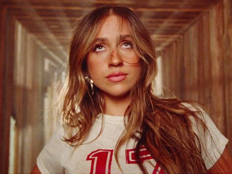 Entrevista: Tate McRae lança álbum "Think Later" e reflete sobre ...