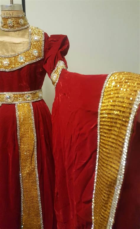Sale Vintage 1950s Red Velvet Queen Dutchess Gown Costume Etsy
