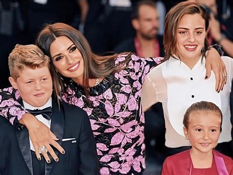Penélope Cruz Doesn’t Allow Her Kids, 10 and 13, to Have Cell Phones
