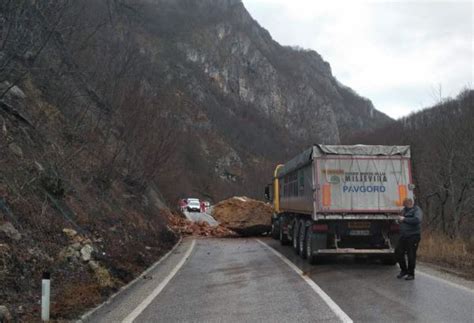 Ponovo Se Odronila Stijena Na Putu Fo A Sarajevo Nema Povrije Enih