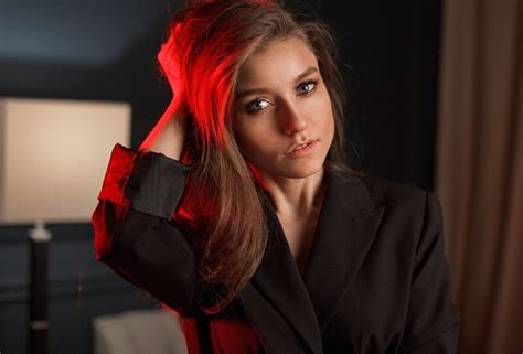 Обои women portrait face brunette на рабочий стол картинки с раздела Девушки