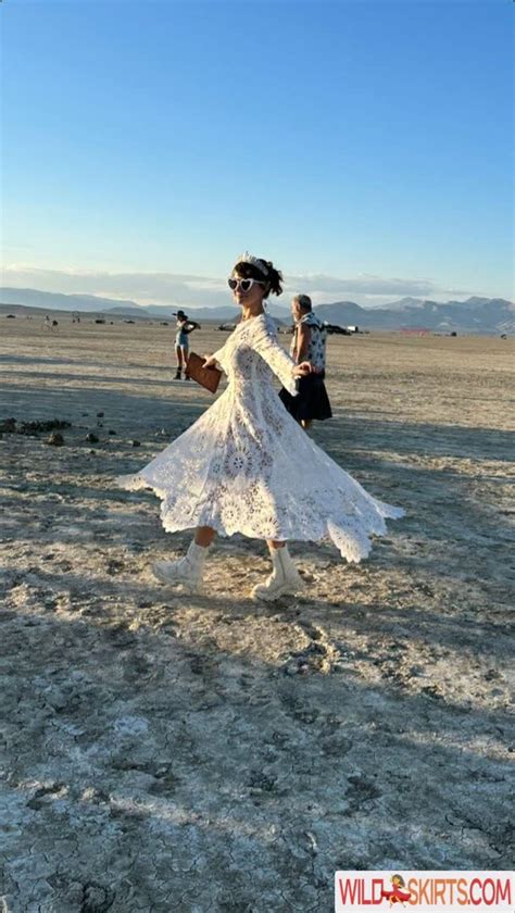 Milana Vayntrub AT T Girl Mintmilana Nude Instagram Leaked Photo