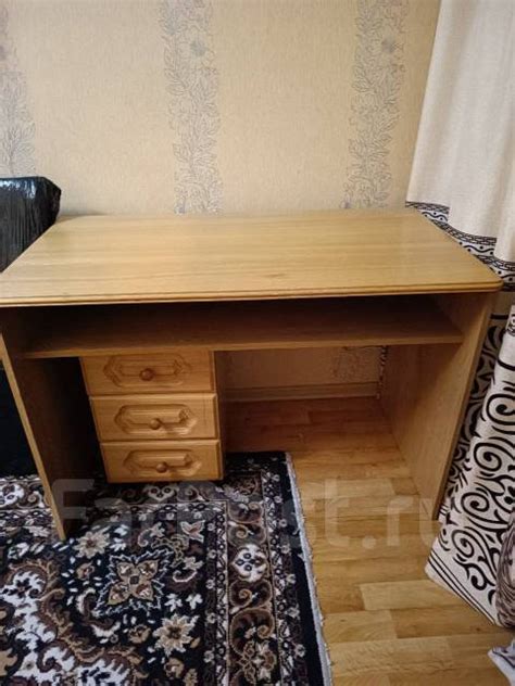 Продам письменный стол, б/у, в наличии. Цена: 5 000₽ во Владивостоке