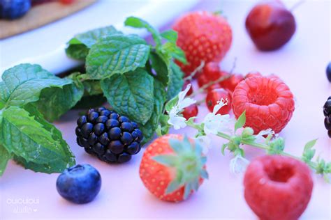 OUI OUI OUI Studio MIAM TARTE COURONNE DE FRUITS ROUGES