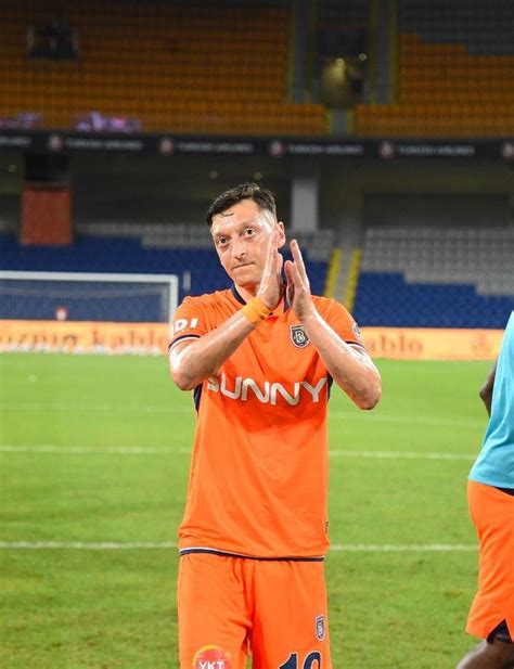 Resmi Pensiun Menilik Kembali Karier Mesut Oezil Di 6 Klub
