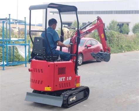 Мини-экскаватор, поднимает вес до 1 тонны, вдруг кому пригодится http ...