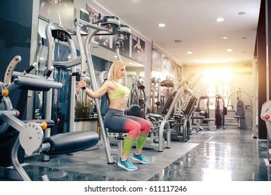 Sexy Blonde Gym Having Training Alone Stock Photo 611117246 Shutterstock