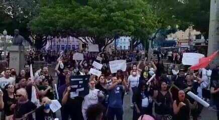 Profissionais da Enfermagem protestam em Vitória contra suspensão da